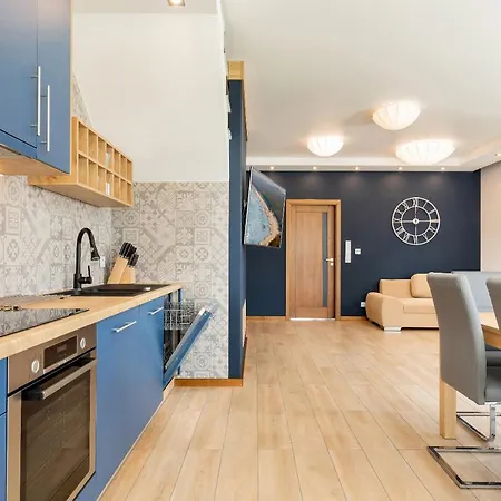 Holiday House Zefir By Renters Prestige