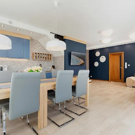 Holiday House Zefir By Renters Prestige *